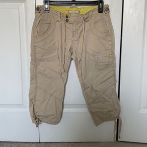 khaki capris
